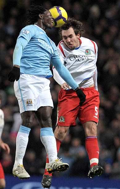 效力多年 效力多年